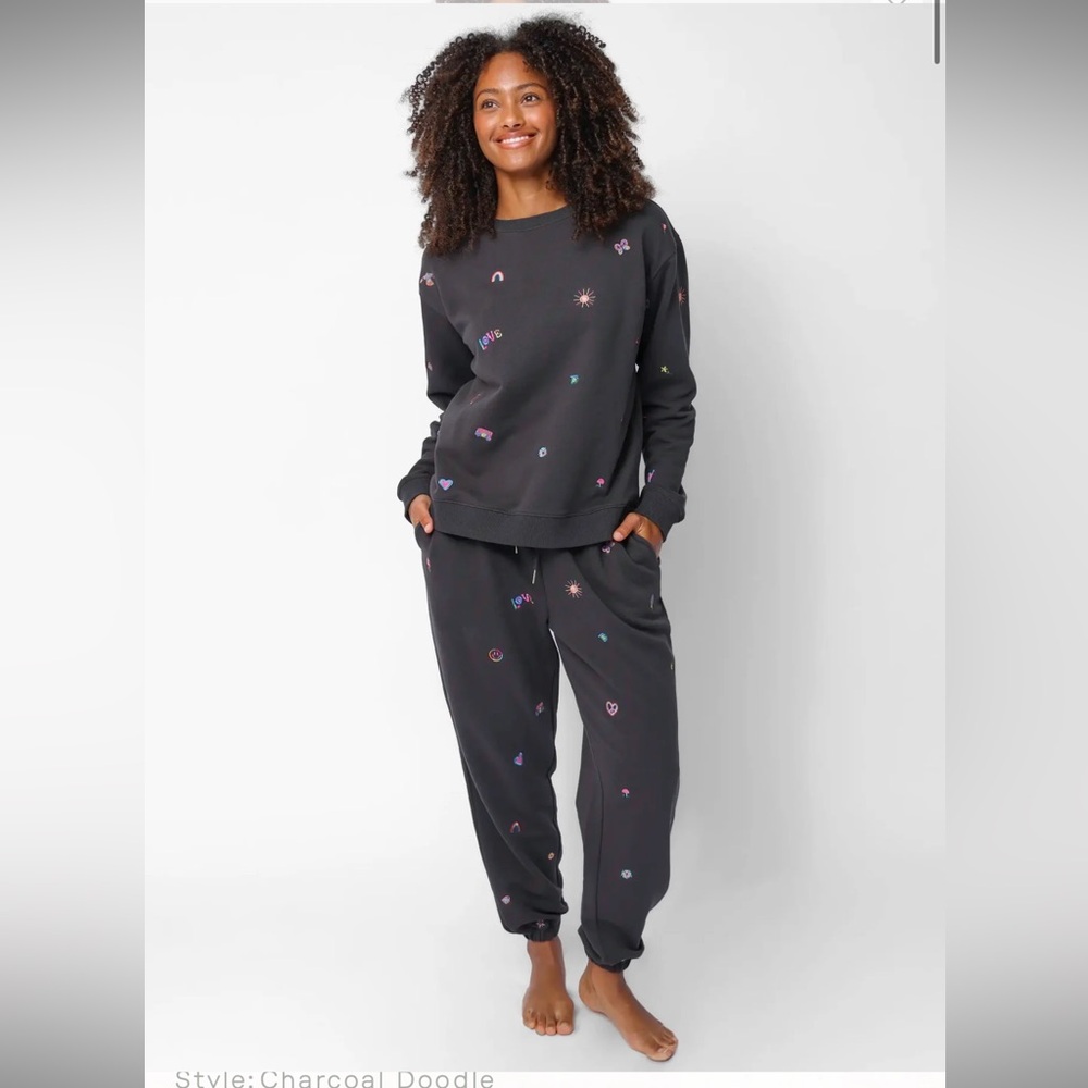 NWT Fave Little Things Embroidered Jogger Pants & Sweatshirt set Small